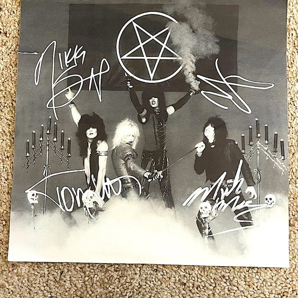 Motley Crue Fully Signed *Original* - Picture 1 of 6